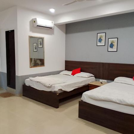Infinity Rooms & Banquet Сурат Екстериор снимка