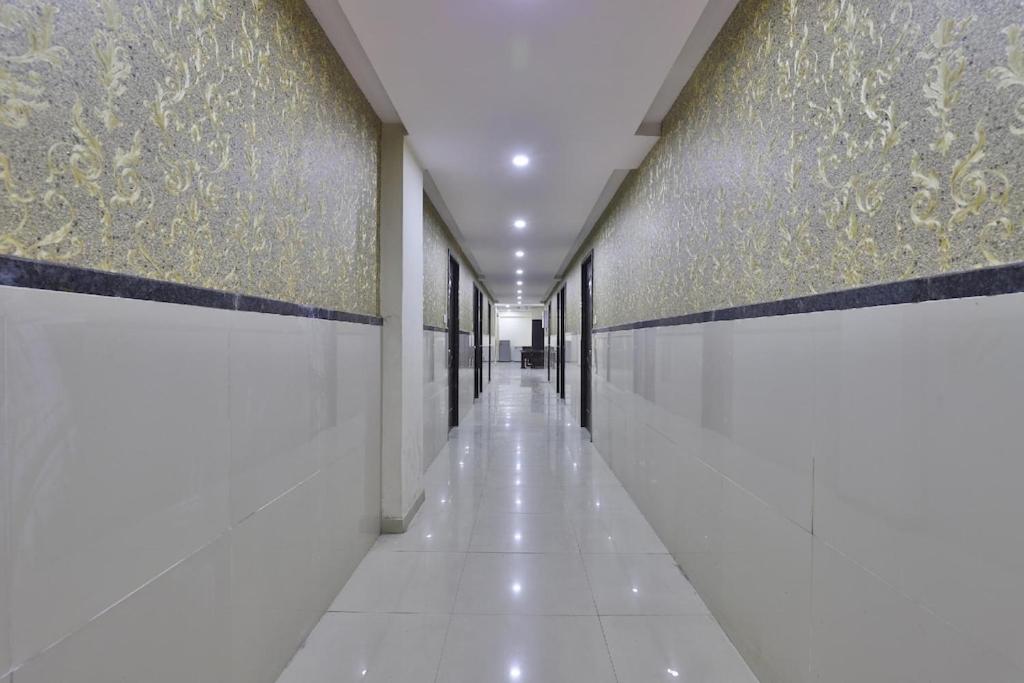 Infinity Rooms & Banquet Сурат Екстериор снимка