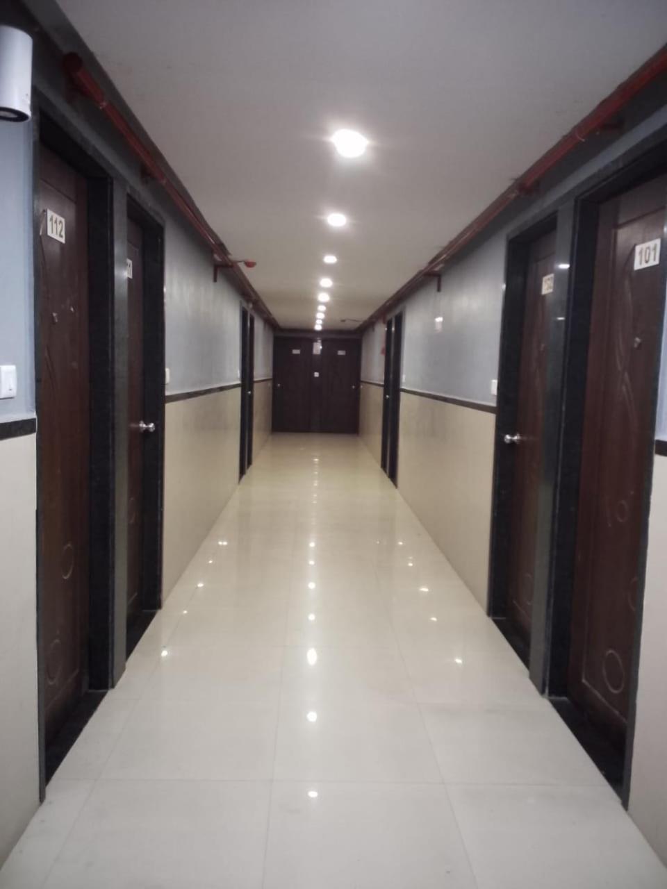 Infinity Rooms & Banquet Сурат Екстериор снимка