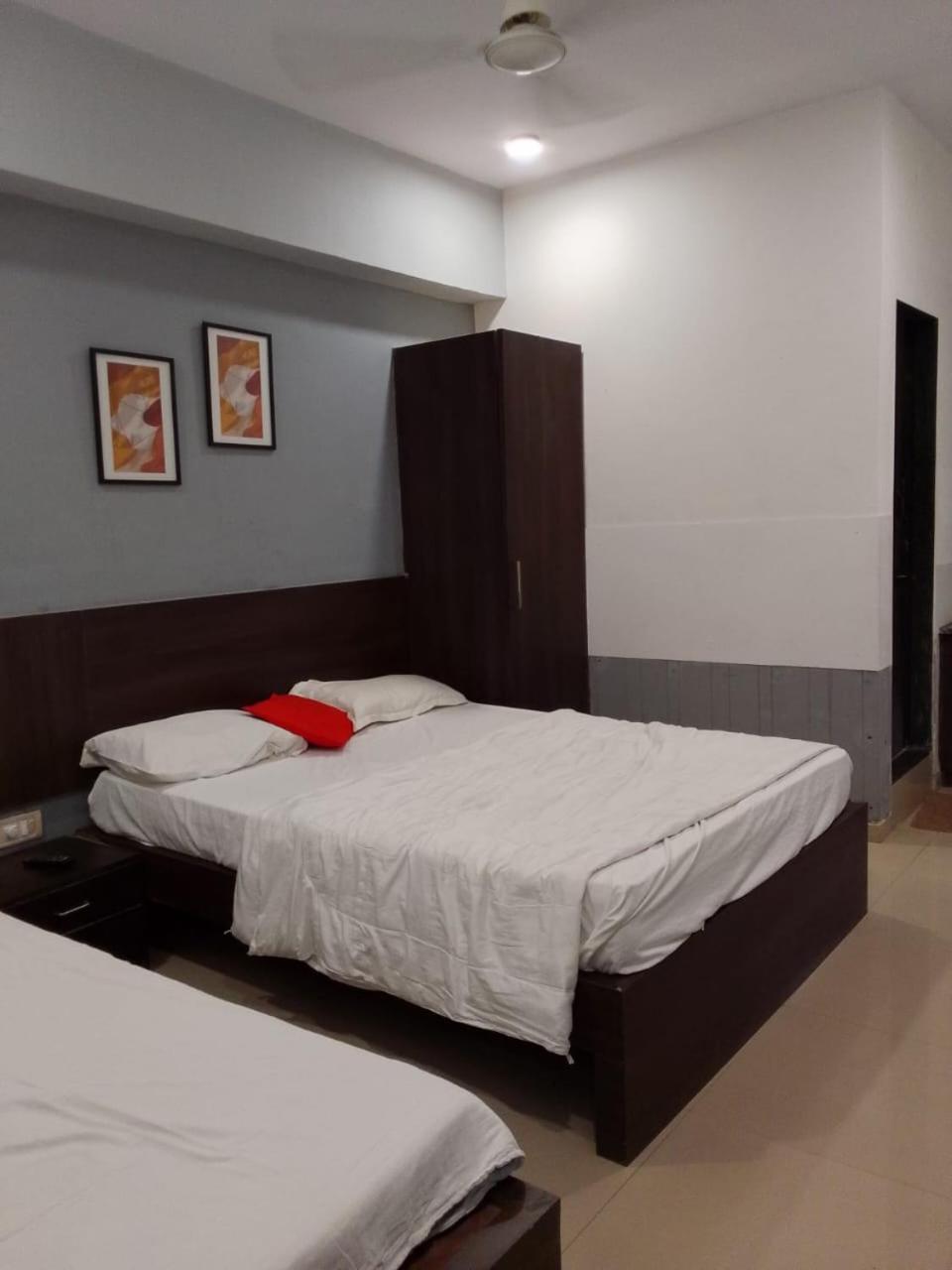 Infinity Rooms & Banquet Сурат Екстериор снимка